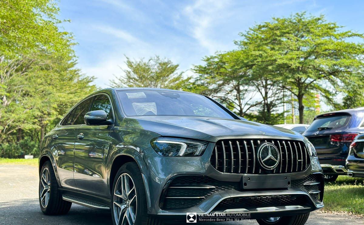 Khám Phá Ngoại Thất Mercedes Qua Từng Góc Độ và Màu Sắc