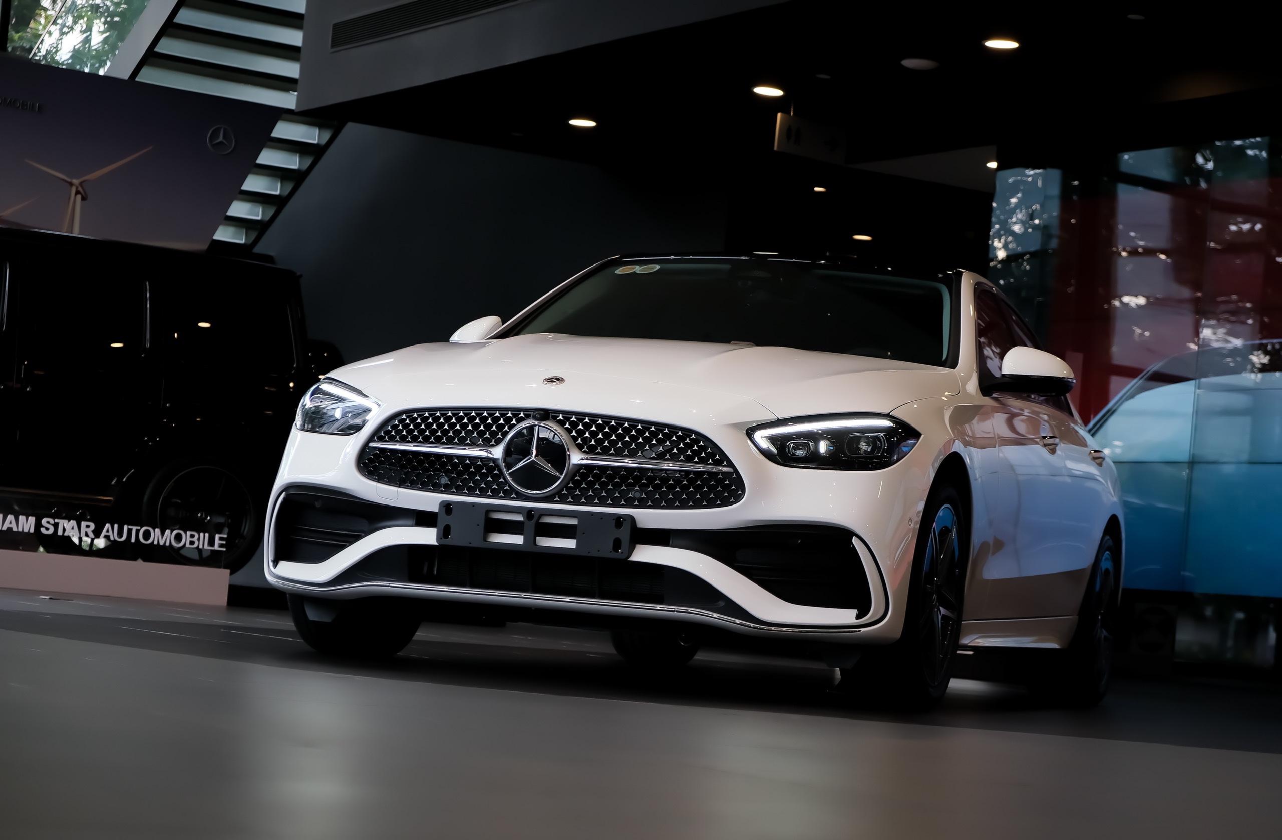 Khám phá vẻ đẹp ngoại thất Mercedes C300