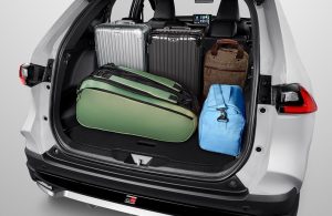 khoang sang gam xe toyota yaris cross 4