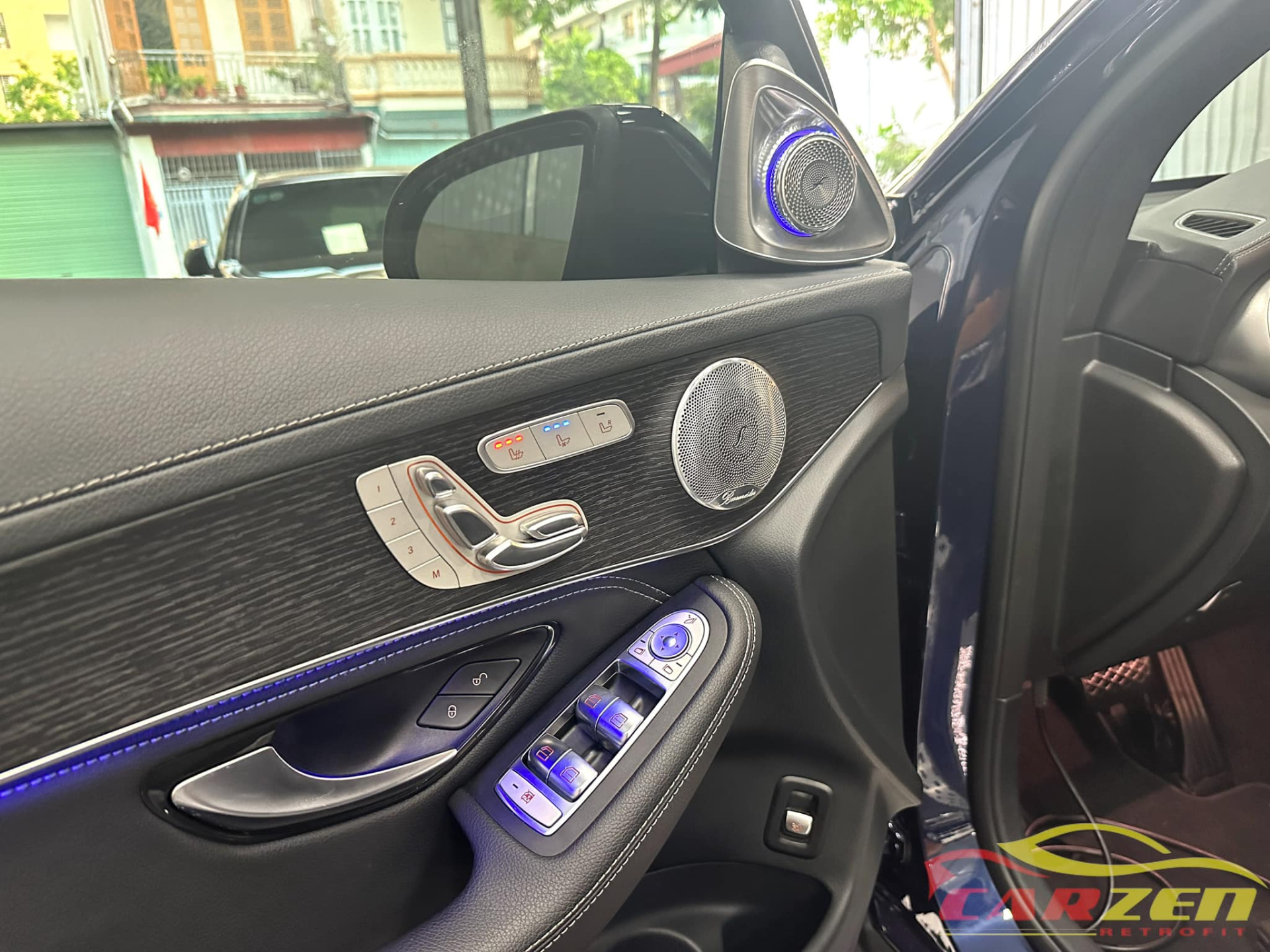 Các Yếu Tố Quyết Định Giá Loa Burmester Trên Mercedes