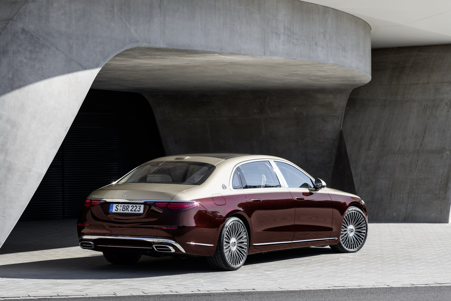 Maybach và MercedesBenz: Mối Quan Hệ Thật Sự Là Gì?