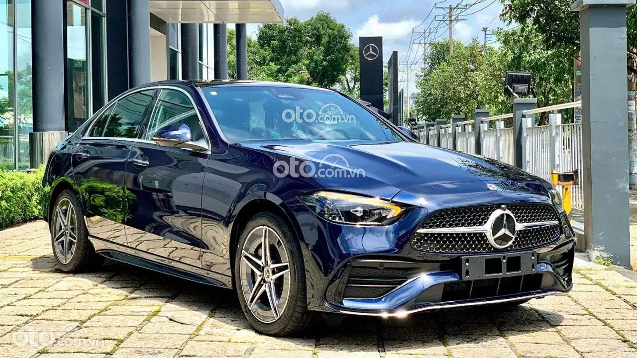 Giá niêm yết MercedesAMG C300 mới nhất và các phiên bản tại Việt Nam