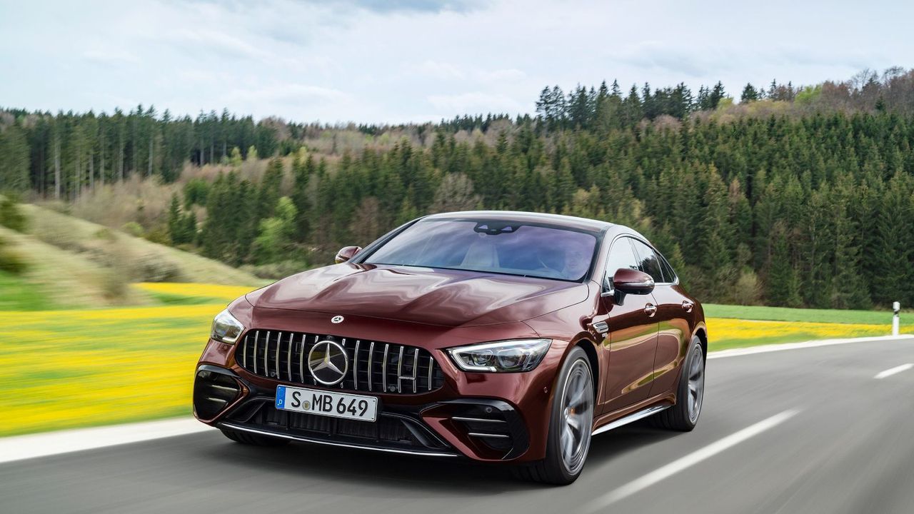 Các Phiên Bản MercedesAMG GT 53 và Tùy Chọn Ảnh Hưởng Đến Giá