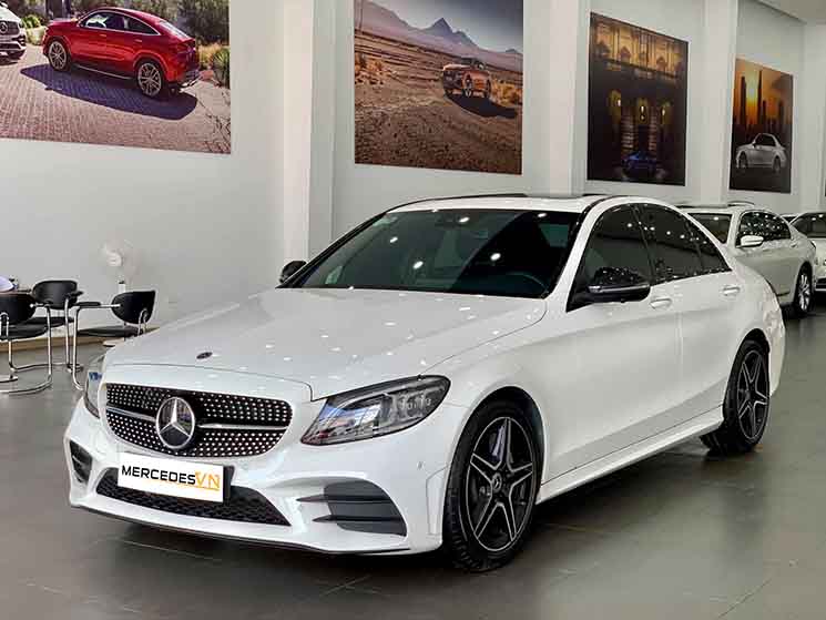 Yếu Tố Nào Ảnh Hưởng Đến Giá Xe Mercedes C300 AMG 2019 Đã Qua Sử Dụng?