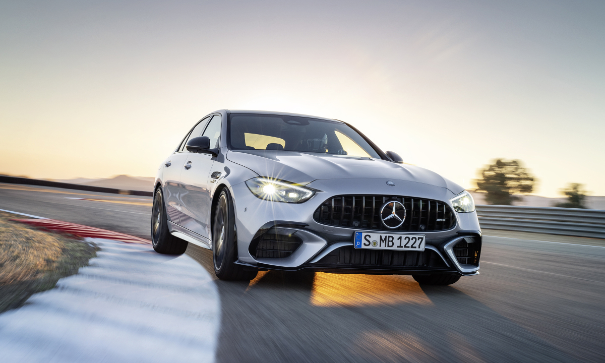 So sánh giá MercedesAMG C 63 với đối thủ cùng phân khúc