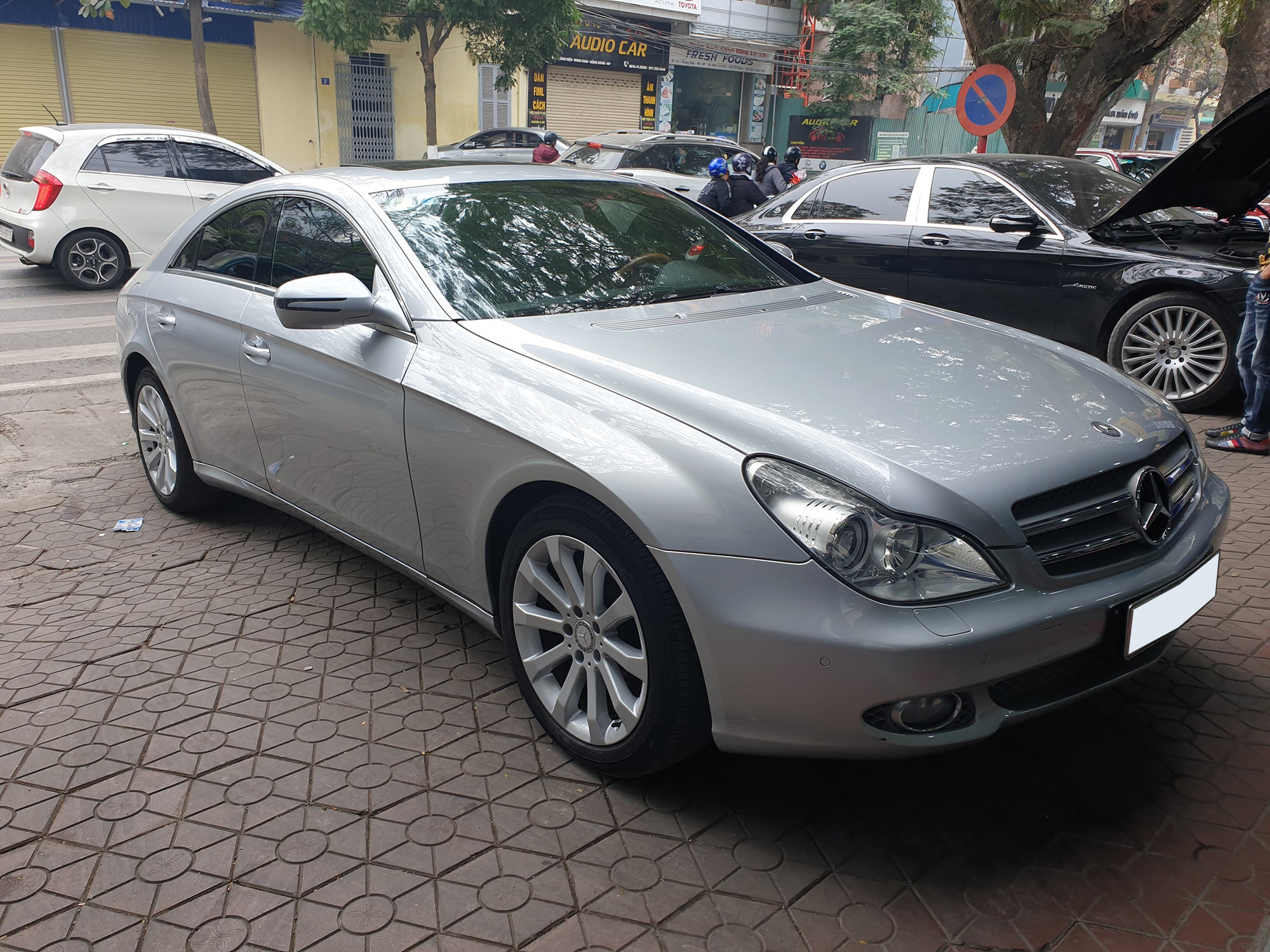 Phân Tích Các Yếu Tố Ảnh Hưởng Đến Giá Mercedes CLS 300