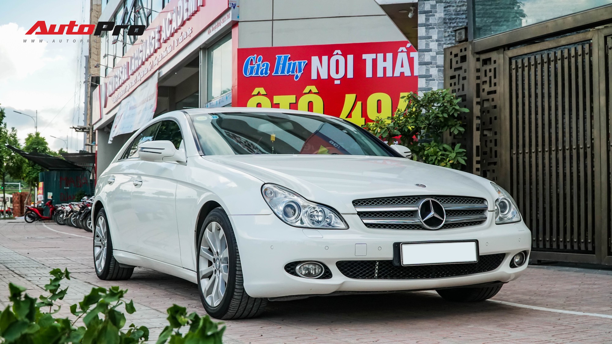 Giá Xe Mercedes CLS 300 Đã Qua Sử Dụng (Xe Cũ) và Kinh Nghiệm Mua