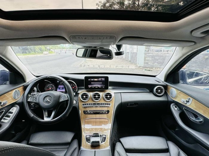 Mercedes cũ dưới 1 tỷ: Quyết định có nên mua hay không?