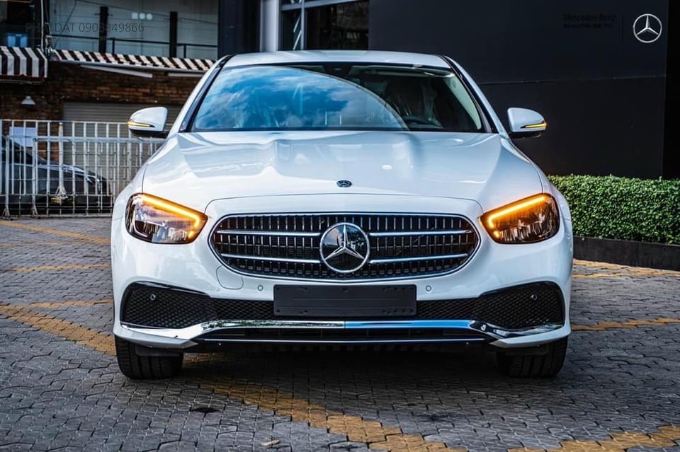 Đánh giá nhanh Mercedes E180: Liệu có đáng giá với mức giá?