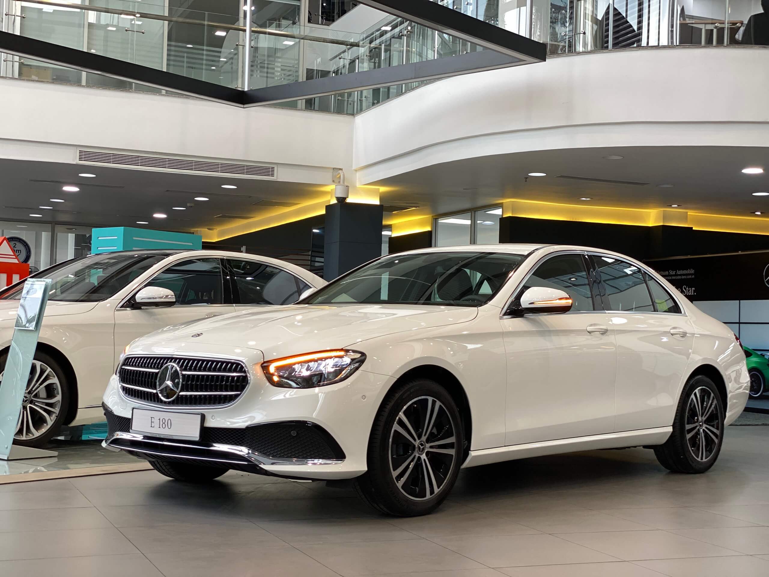 Hướng dẫn quy trình mua xe Mercedes E180 tại đại lý chính hãng