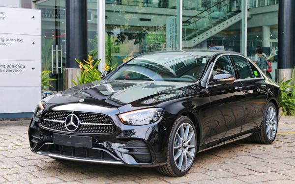Các Yếu Tố Ảnh Hưởng Đến Giá Mercedes E300L