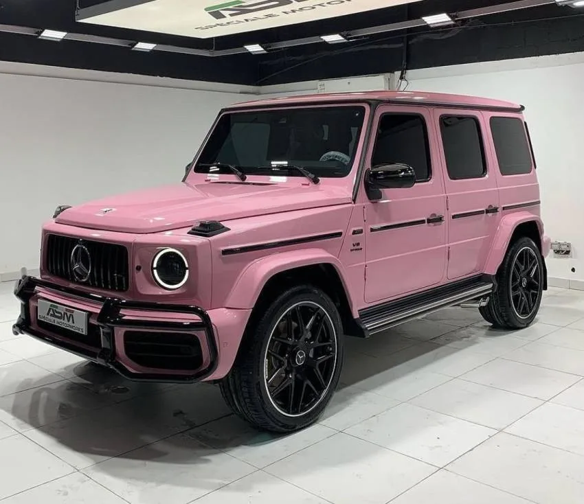 Mercedes Hồng Trong Thế Giới Giải Trí và Người Nổi Tiếng