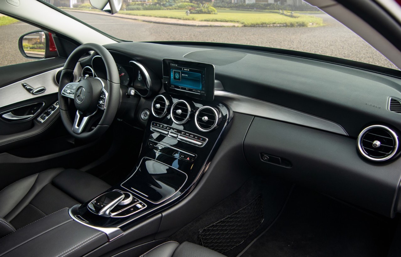 Ưu điểm nổi bật và hạn chế của Mercedes số sàn