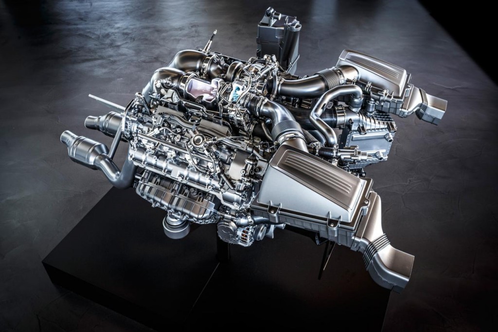 Động Cơ V8 Biturbo Của MercedesAMG: Sức Mạnh và Công Nghệ