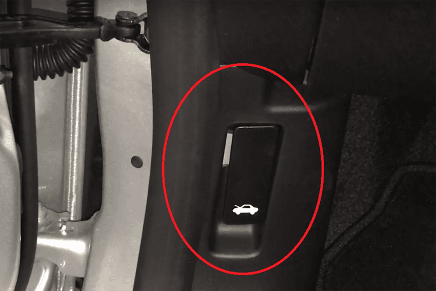 Thực Hiện Thao Tác Mở Lẫy An Toàn Và Nâng Capo Đúng Cách