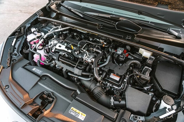 Động Cơ và Hiệu Suất Vận Hành Của Toyota Prius Mới: Tiết Kiệm Nhiên Liệu và Sức Mạnh