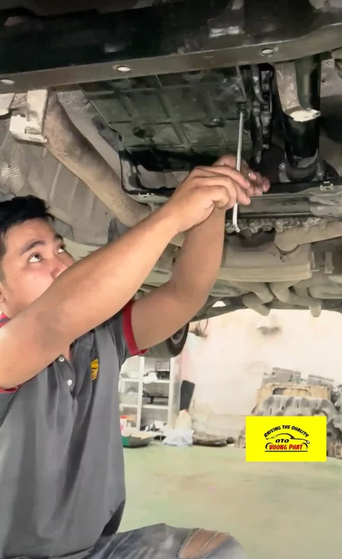 Quy trình kiểm tra và thay nhớt hộp số Mercedes chuẩn kỹ thuật