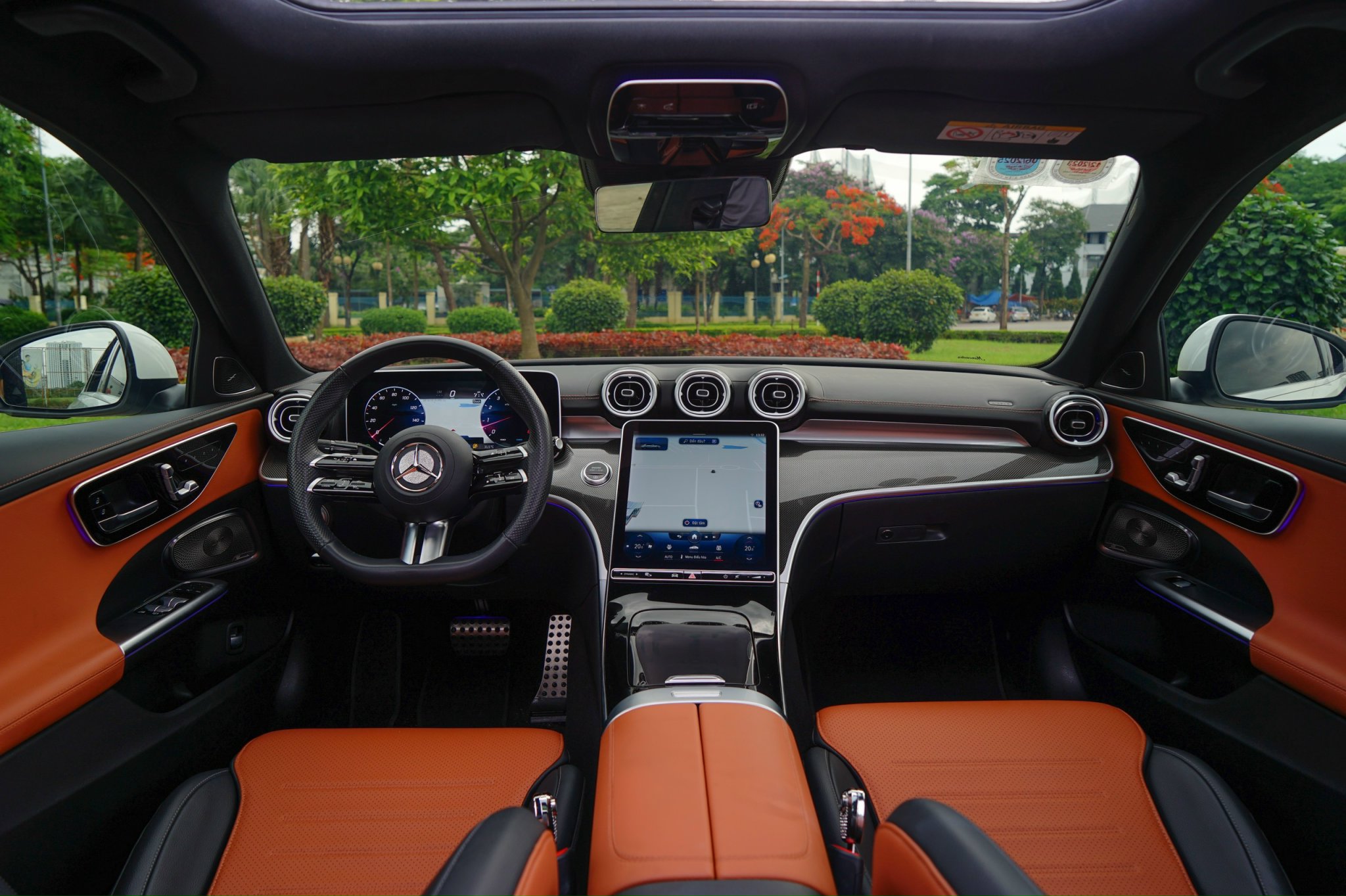 Thiết kế Nội thất Mercedes C300 AMG: Đỉnh cao giao thoa Sang trọng và Thể thao