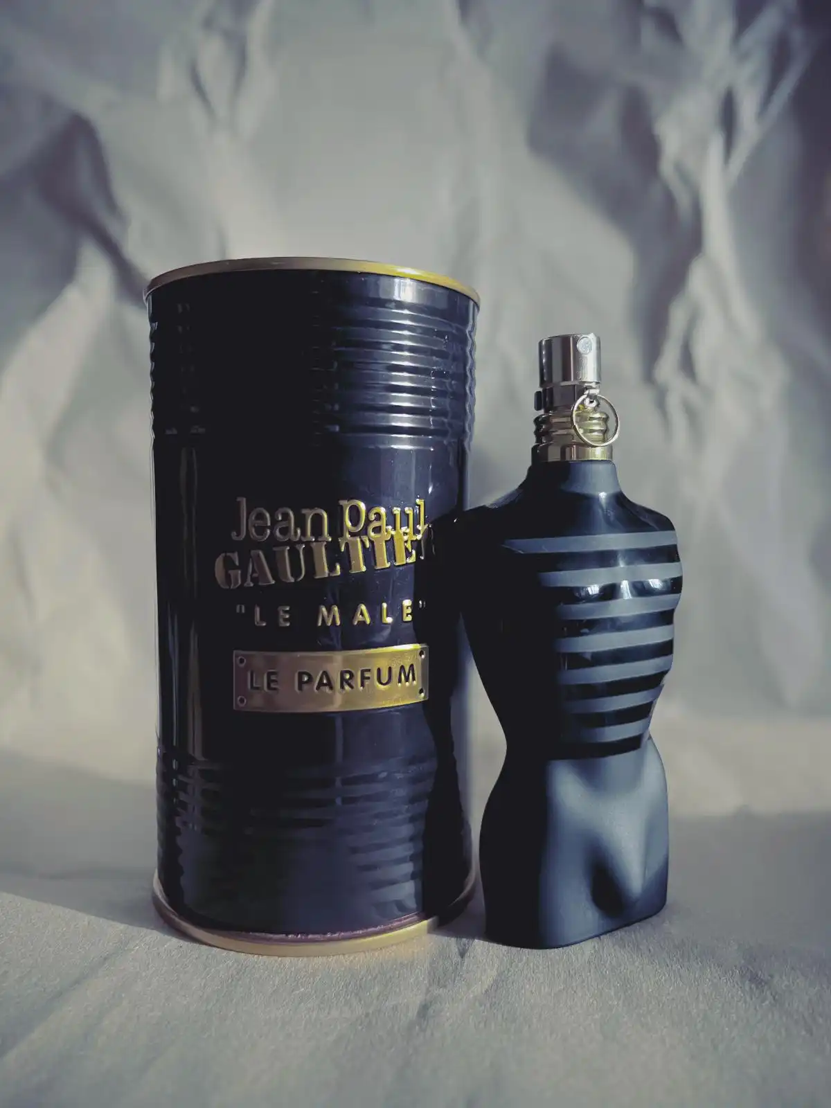 Nghệ Thuật Trong Từng Chi Tiết: Thiết Kế Chai Nước Hoa Le Parfum