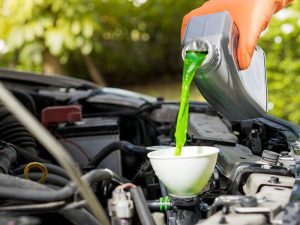 nuoc lam mat xe mercedes 2