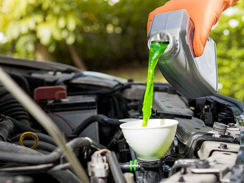 nuoc lam mat xe mercedes 2