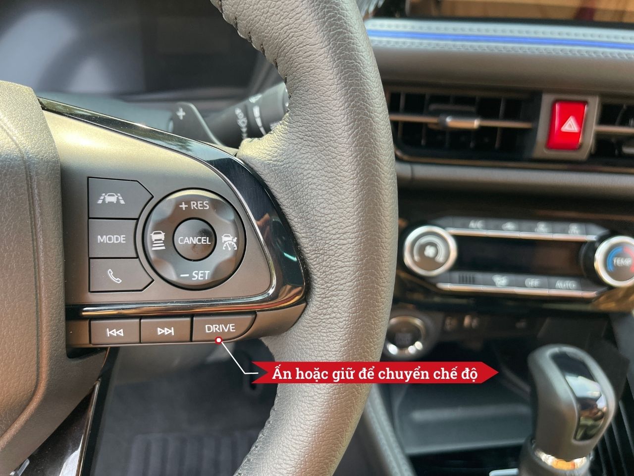 Dấu Hiệu Nhận Biết & Khắc Phục Khi Nút Sấy Gương Toyota Yaris Cross Gặp Sự Cố