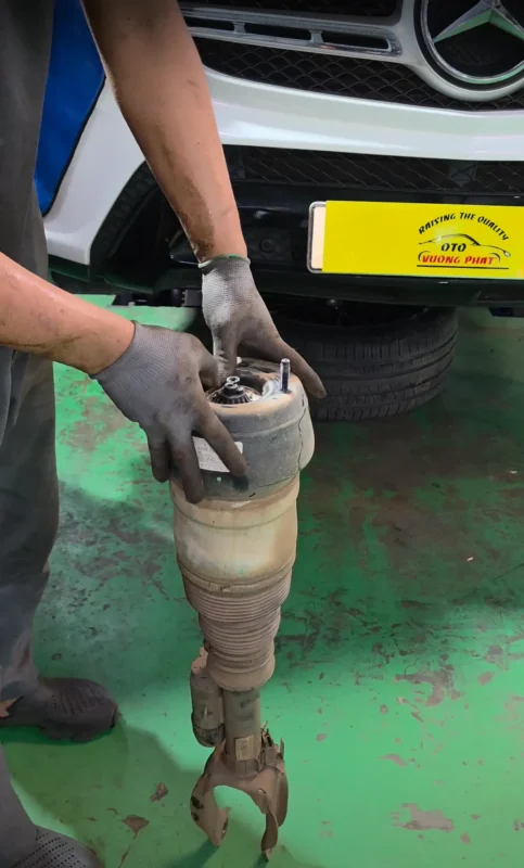 Dấu hiệu nhận biết phuộc hơi Mercedes bị hỏng và nguyên nhân phổ biến