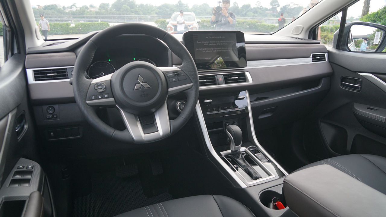 So Sánh Chi Tiết Thiết Kế Ngoại Thất: Yếu Tố Thu Hút Khách Hàng Ngay Từ Cái Nhìn Đầu Tiên