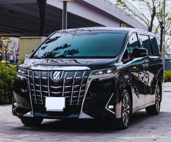 Thuê xe Toyota Alphard tự lái HCM: Kinh nghiệm và lưu ý quan trọng
