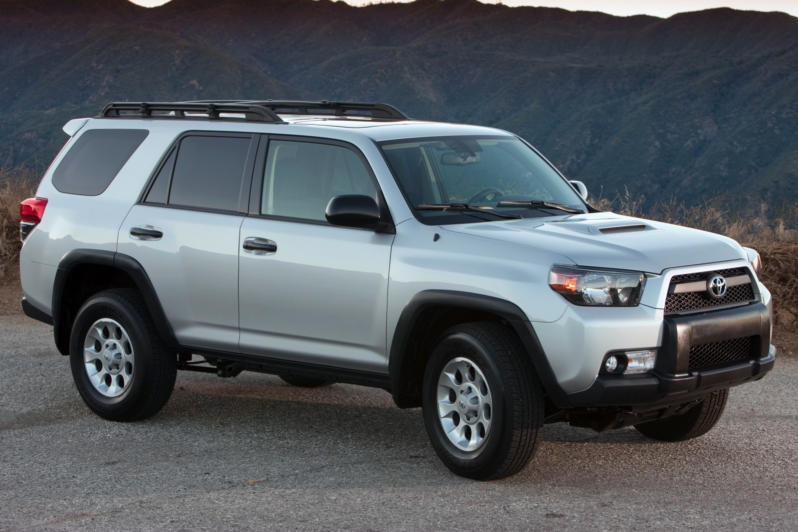 Đánh Giá Chi Tiết Toyota 4Runner 2013: Ưu Nhược Điểm, Thông Số Kỹ Thuật & So Sánh Đối Thủ