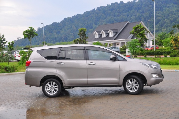 Đánh Giá Toyota Innova 7 Chỗ Đã Qua Sử Dụng: Kinh Nghiệm, Giá Trị & Lưu Ý (Mua Xe Cũ An Tâm)