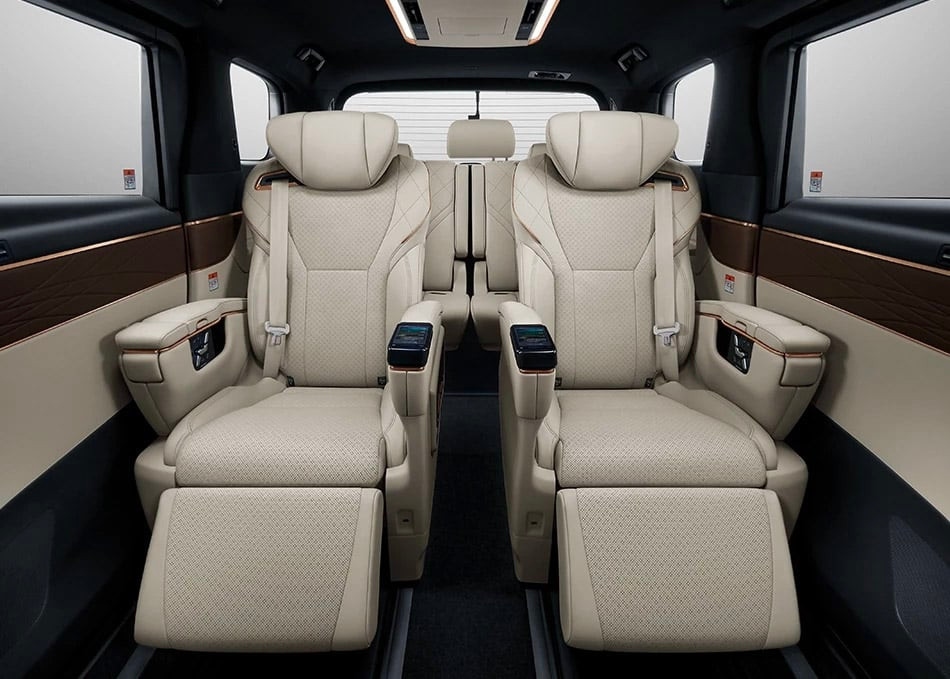 So Sánh Chi Tiết Nội Thất Toyota Alphard 2023 với Các Đối Thủ Cạnh Tranh