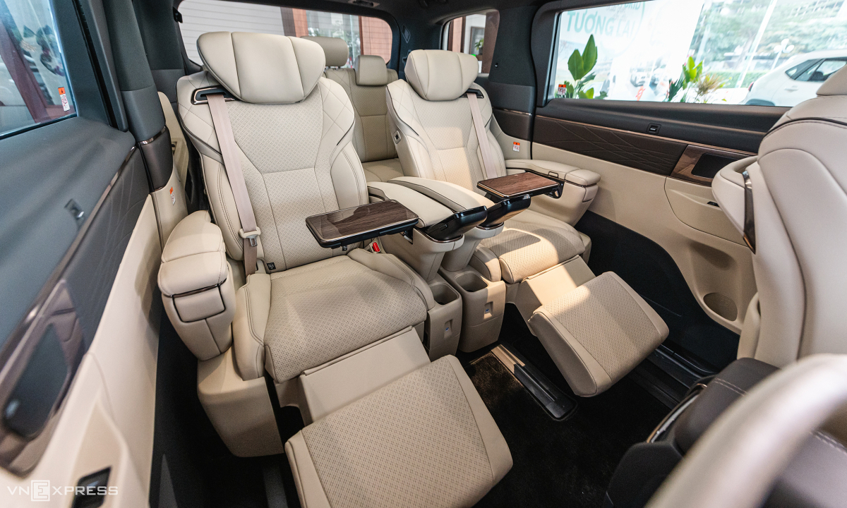 Không Gian và Sự Thoải Mái Tuyệt Đối: Đánh Giá Chi Tiết Hàng Ghế và Khoang Hành Lý Toyota Alphard 2023