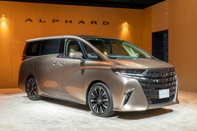 Toyota Alphard 2024: Thiết kế ngoại thất và nội thất có gì mới? (User Intent: Khám phá những thay đổi và nâng cấp về thiết kế của Alphard 2024)