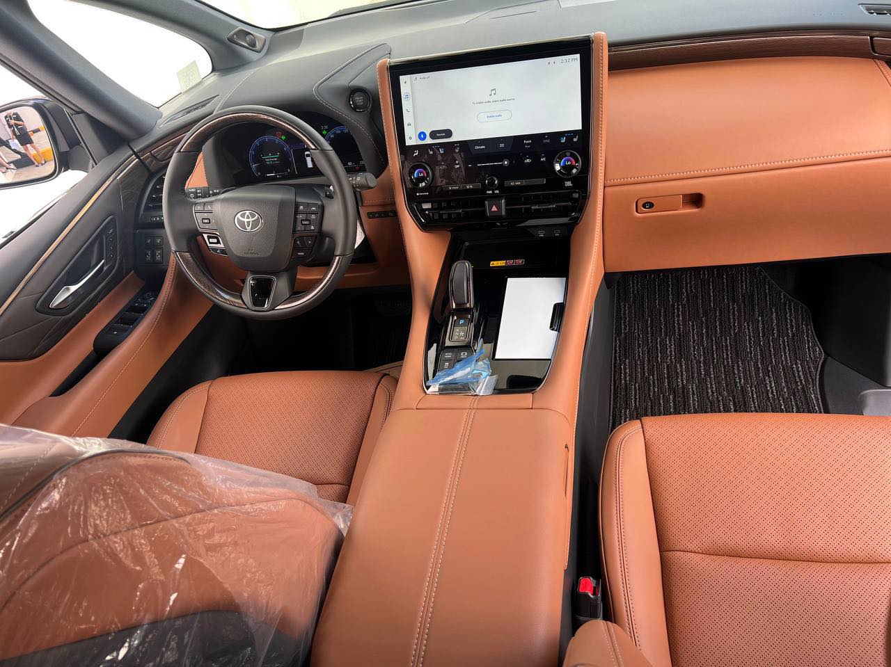 Không Gian và Bố Trí Nội Thất Thông Minh Của Toyota Alphard 2024