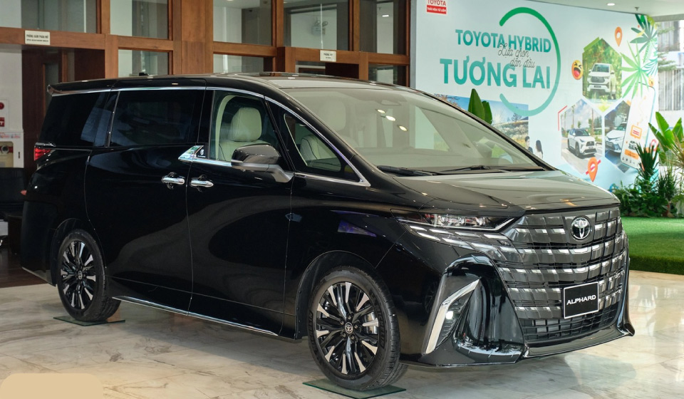 toyota alphard 2025 gia bao nhieu 3