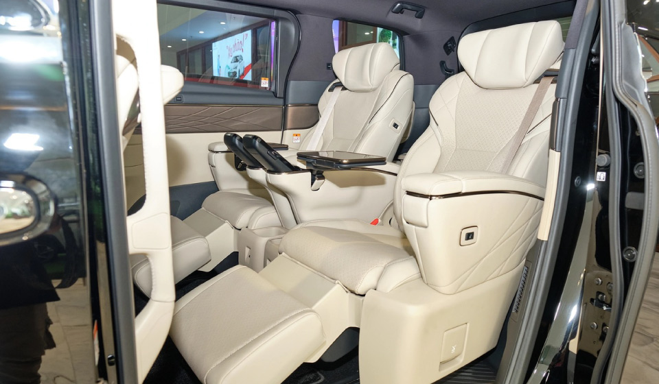 Thiết Kế Ngoại Thất và Nội Thất Toyota Alphard 2025: Đột Phá Hay Duy Trì Phong Độ?