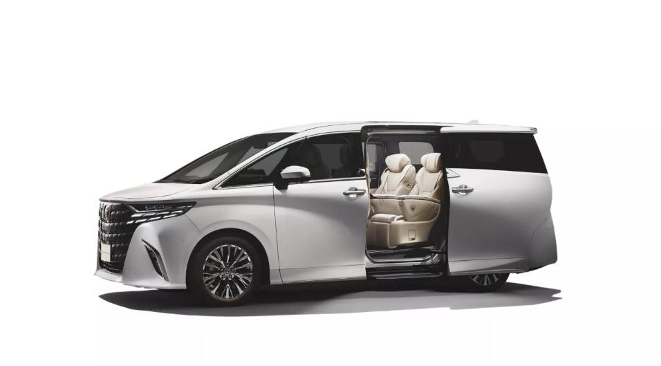 Trải Nghiệm Lái Toyota Alphard V6: Đánh Giá Khả Năng Vận Hành và Tiện Nghi