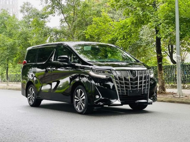 So Sánh Toyota Alphard Executive Lounge với Các Đối Thủ Cạnh Tranh