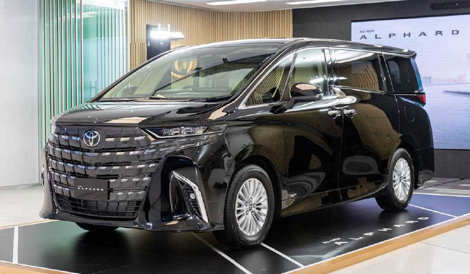 Các Phiên Bản Toyota Alphard: Giá Cả và Trang Bị Chi Tiết
