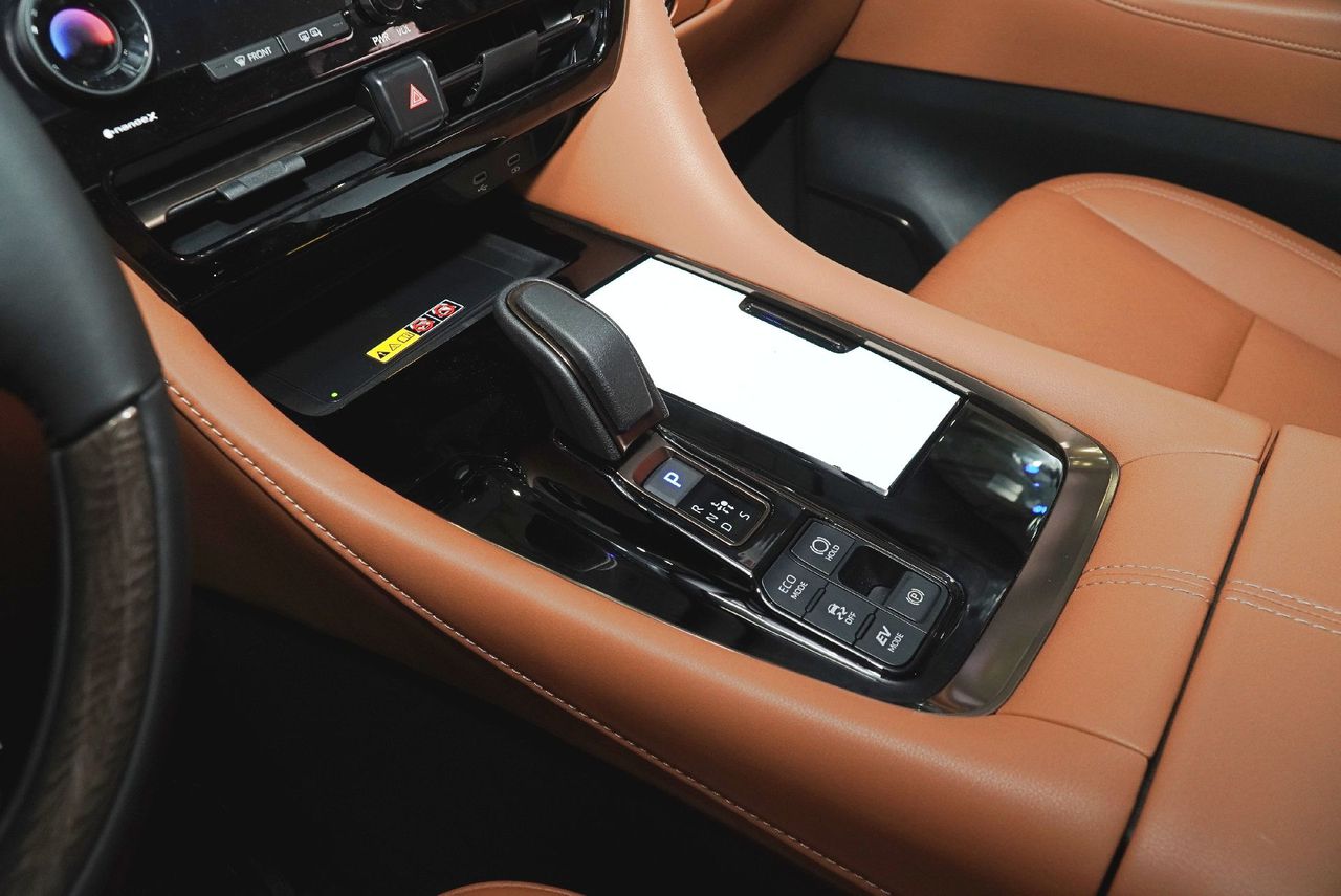 Hướng dẫn bảo dưỡng và vệ sinh nội thất Toyota Alphard: Giữ gìn vẻ đẹp sang trọng theo thời gian (Chia sẻ các mẹo và hướng dẫn chi tiết để bảo dưỡng, vệ sinh nội thất Alphard đúng cách, giúp duy trì vẻ đẹp và kéo dài tuổi thọ của các chi tiết bên trong xe.)