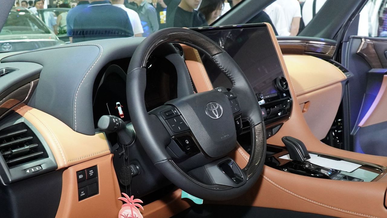 Nội Thất Toyota Alphard: Tiện Nghi Vượt Trội và Trải Nghiệm Sang Trọng Cho Hành Khách