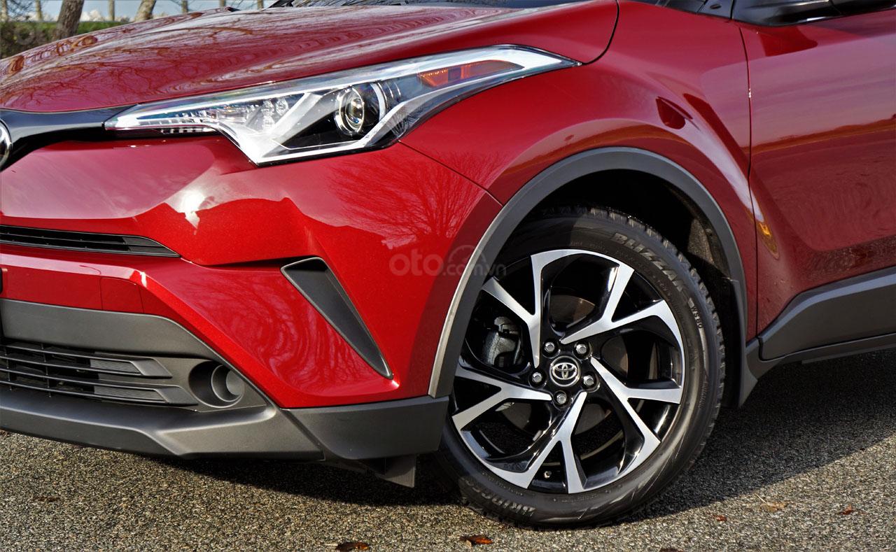Ưu Điểm Vượt Trội Của Toyota CHR Benzina: Tại Sao Nên Chọn?