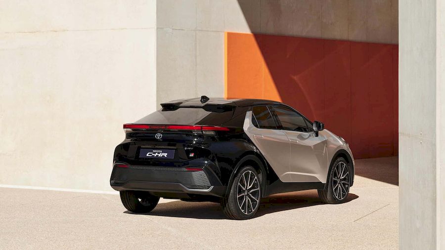 Thiết Kế Toyota CHR Hybrid: Đột Phá, Cá Tính và Khác Biệt (Ngoại Thất, Nội Thất, Màu Sắc)