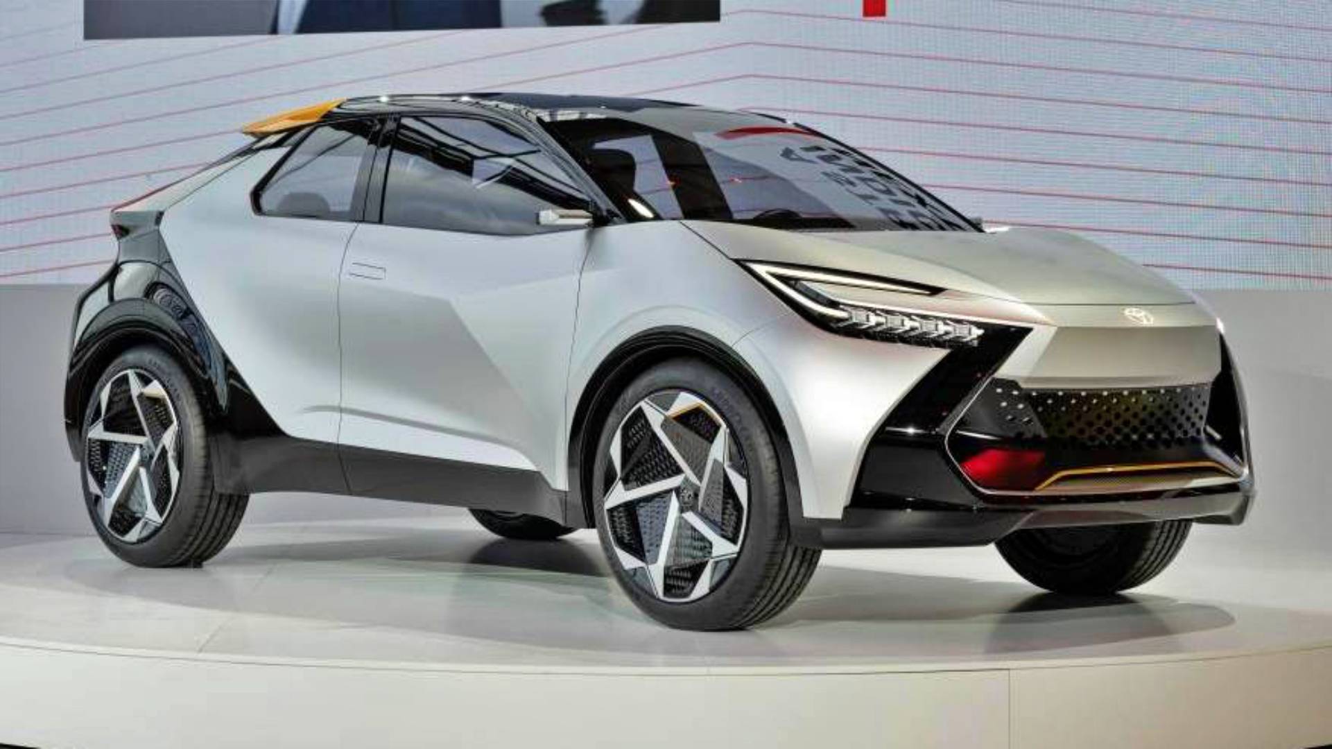 Những điều cần biết trước khi quyết định mua Toyota CHR tại Việt Nam