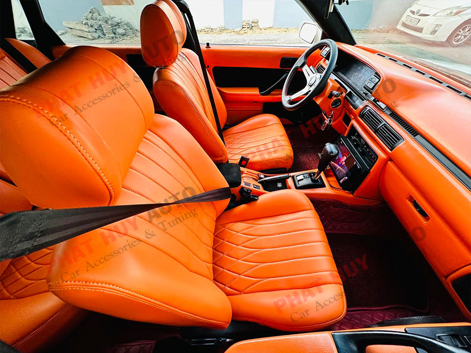 Thiết Kế Ngoại Thất và Nội Thất Toyota Camry 1990: Phong Cách Cổ Điển Vượt Thời Gian