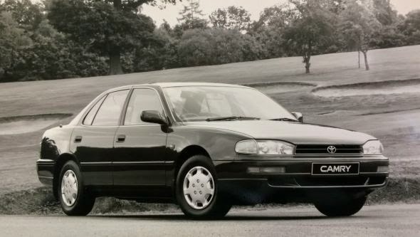 Thông Số Kỹ Thuật và Hiệu Suất Vận Hành Toyota Camry 1990: Động Cơ và Khả Năng Vận Hành