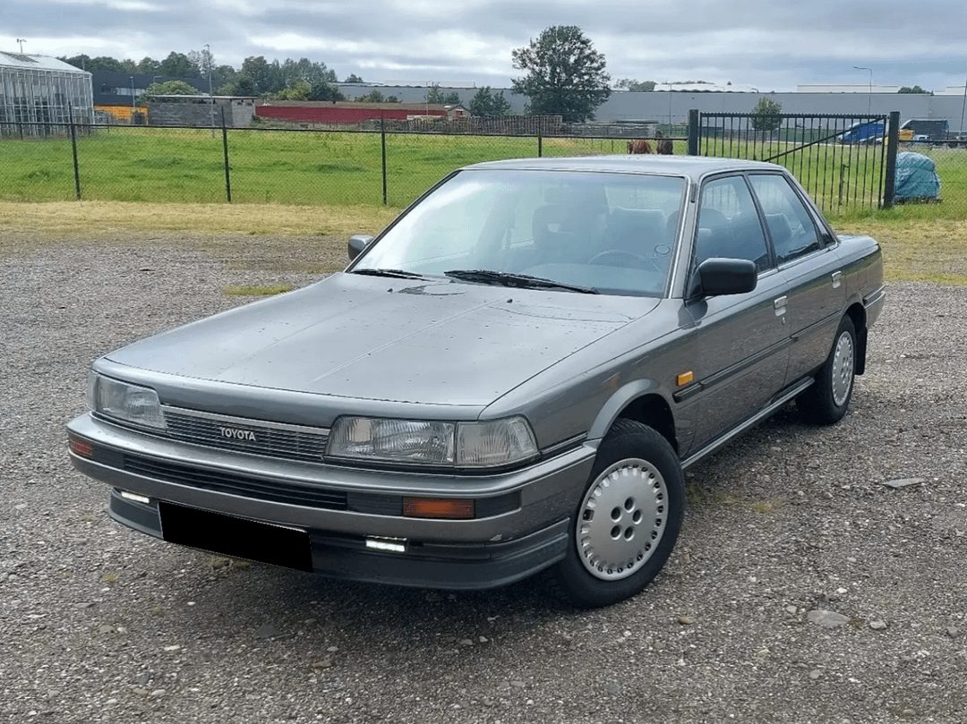 Trang Bị và Tính Năng An Toàn Toyota Camry 1990: Tiện Nghi và Độ An Toàn