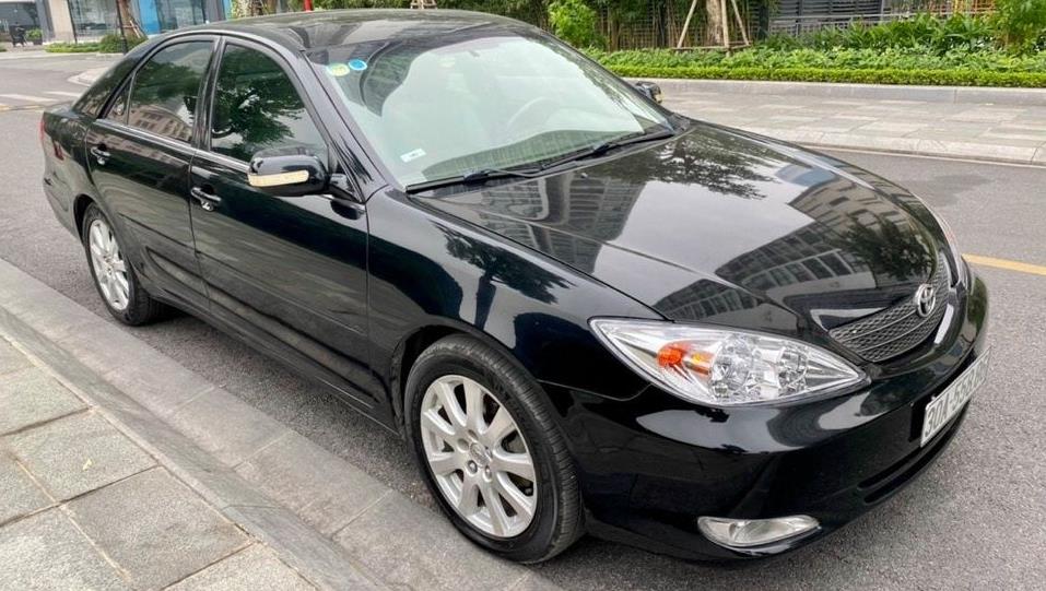 Ngoại thất Toyota Camry 2004: Thiết kế, màu sắc và các tùy chọn