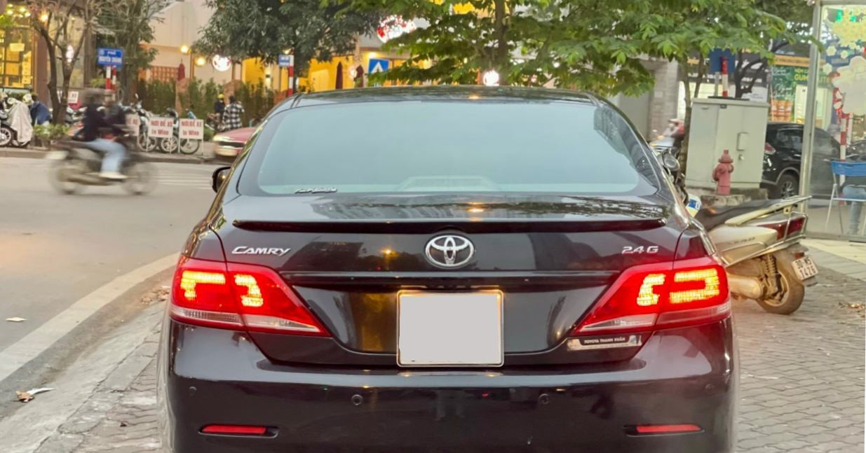 Toyota Camry 2011 giá bao nhiêu? So sánh giá xe cũ và mới